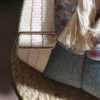 sac seau bucket léonie bleu et rose fleurettes avec bandoulière détail sangle