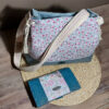 sac seau bucket léonie bleu et rose fleurettes avec bandoulière hautavec poche doublure