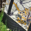 sac cabas hibiscus jaune velours et simili pour la plage détail
