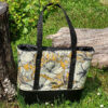 sac cabas hibiscus jaune velours et simili pour la plage face