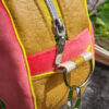 sac Ohana hibiscus détails côté rond multicolore estival tendance et moderne jaune corail velours féminin pratique pièce unique fait main