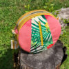 sac Ohana hibiscus dos rond multicolore estival tendance et moderne jaune corail velours féminin pratique pièce unique fait main