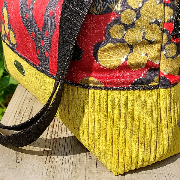 sac seau bucket yuto gros plan textiles motif japonisant velours soyeux imprimé élégance zénitude fait main par un artisan d'art créateur