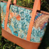 sac cabas Maldive gros plan bleu fauve motifs coraux estival vacances pièce unique createur francais