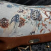 grande trousse makeup cocotte détails fauve bleu blanc motif hvernal création artisan d'art unique