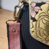 sac anesa sakura gros plan inspiration japonisante papillon fleurs de cerisiers noir jaune corail petit sac unique