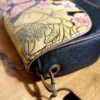 sac charlotte sakura détails côté inspiration japonisante papillon fleurs de cerisiers noir jaune corail petit sac chic unique