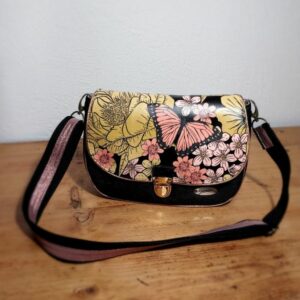 sac charlotte sakura face inspiration japonisante papillon fleurs de cerisiers noir jaune corail petit sac chic unique