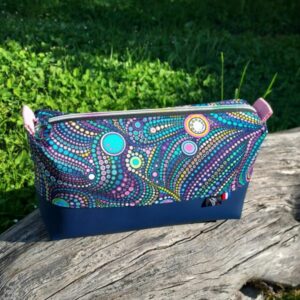 Trousse de toilette grand format Cosmos faite main, tissu imprimé coloré et base marine, modèle Kréaméline
